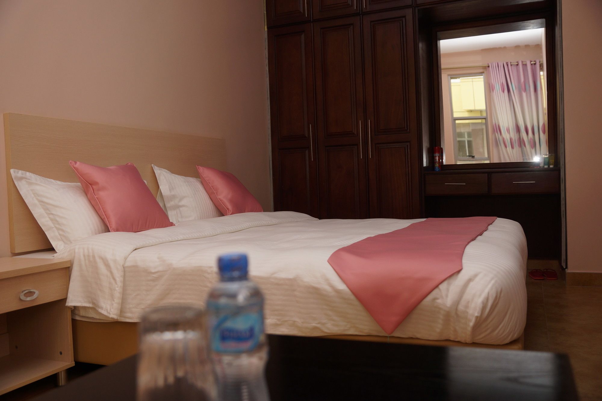 Фото Là Ponye Hotel Apartment