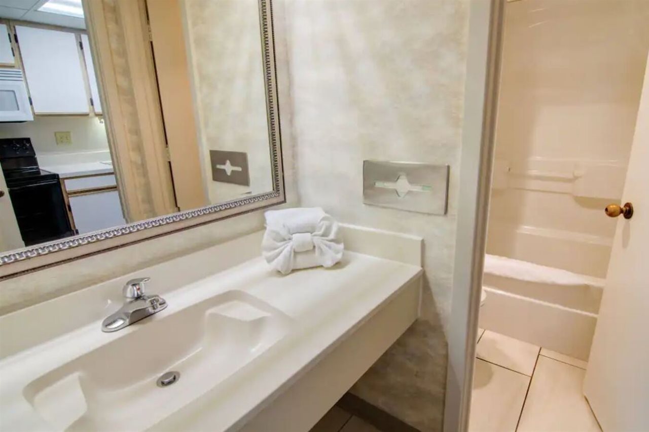 Фото Captain's Quarters Resort