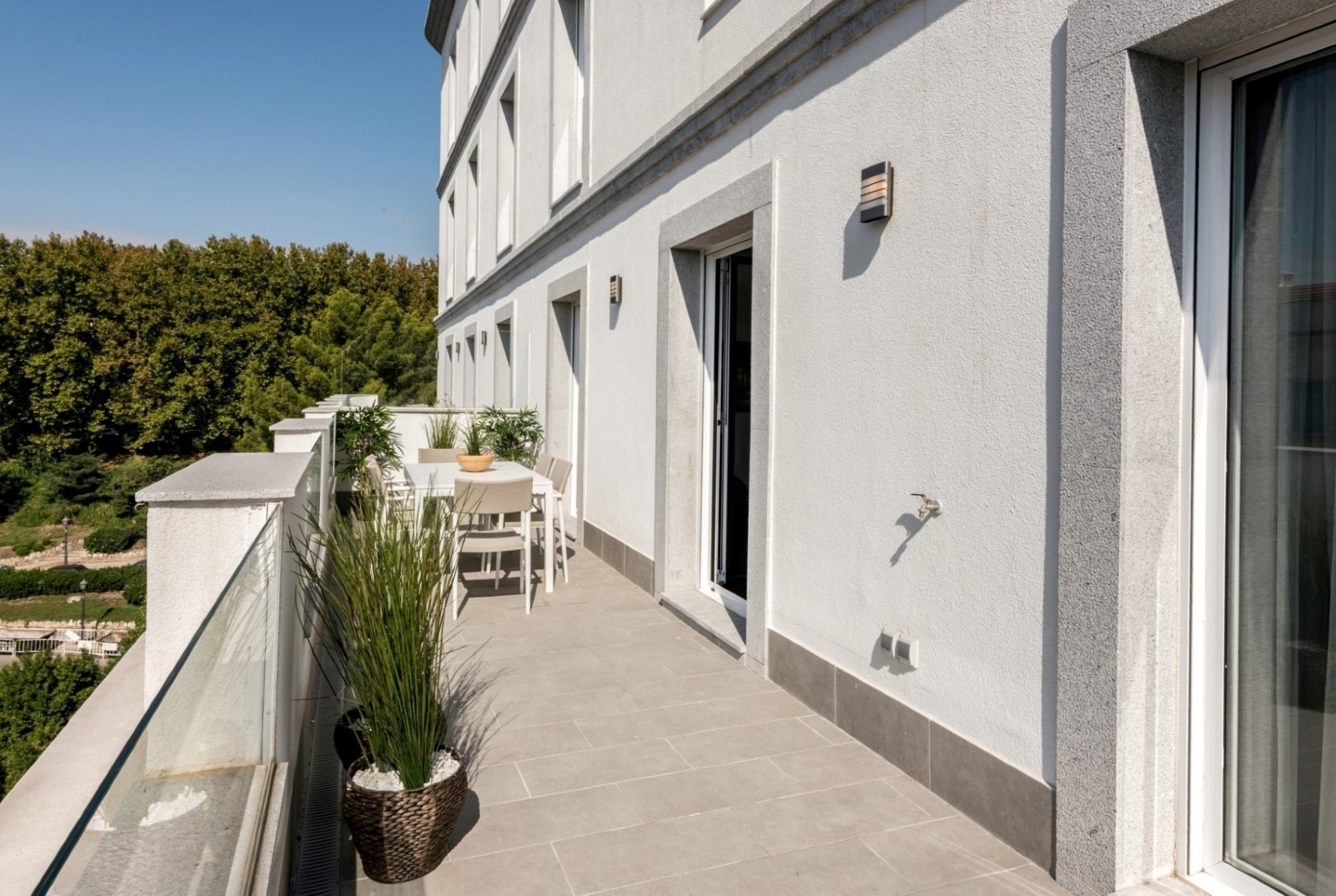 Фото Plaza de España Skyline
