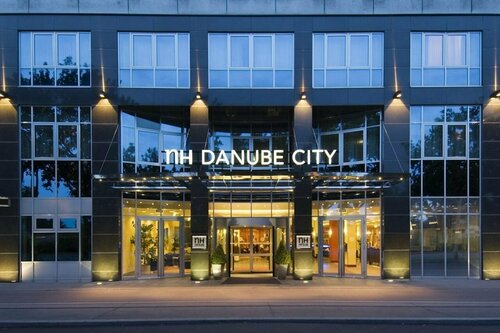 Гостиница NH Danube City в Вене