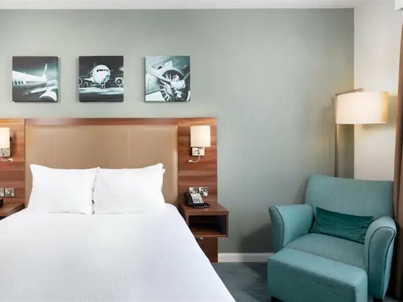 Фото Hilton Garden Inn London Heathrow Airport