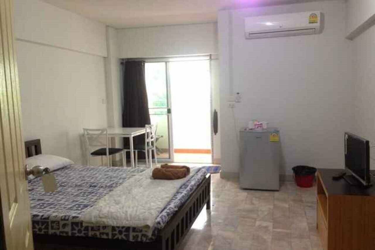 Фото Yaowamal Apartment