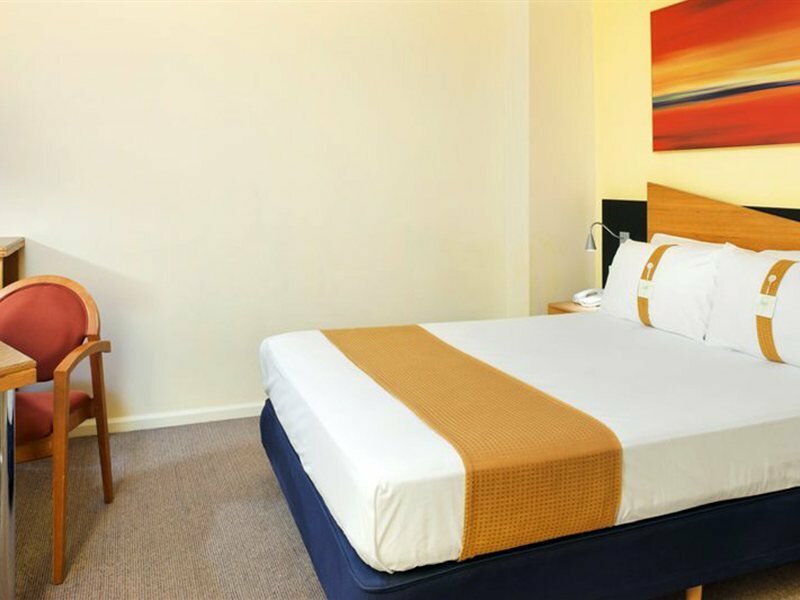Фото Holiday Inn Express London Victoria, an IHG Hotel