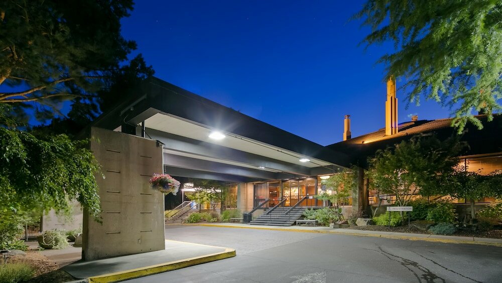 Фото Best Western Plus Hood River Inn