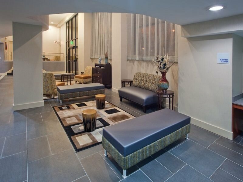 Фото Holiday Inn Express and Suites Atlanta Downtown, an Ihg Hotel