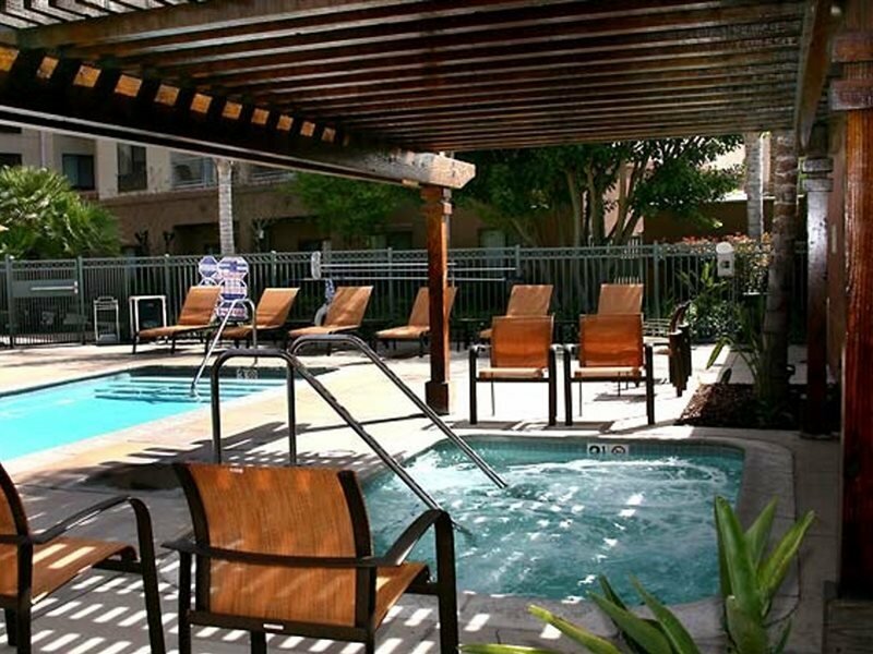 Фото Courtyard by Marriott Los Angeles Burbank Airport