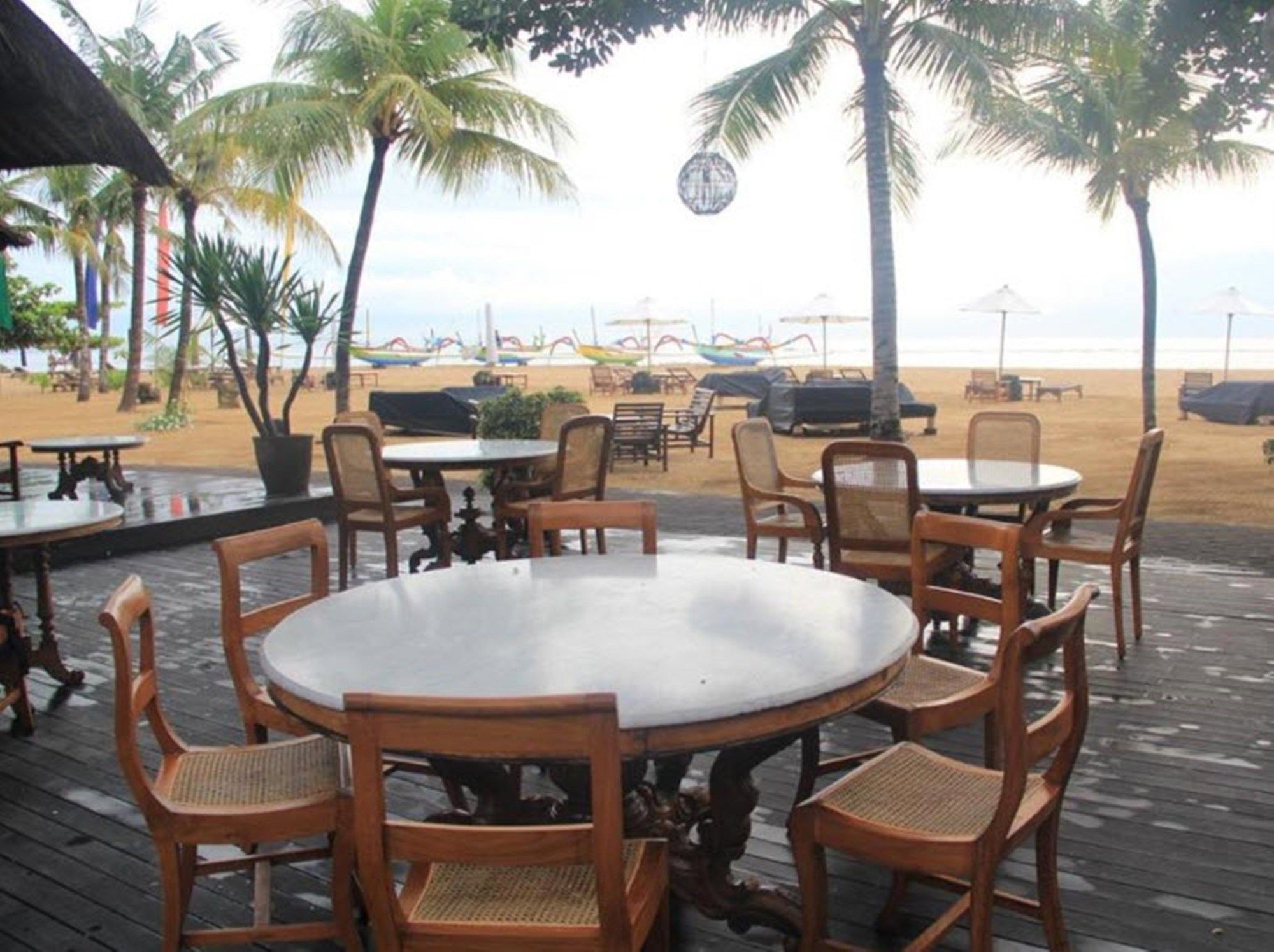 Фото Tandjung Sari Hotel