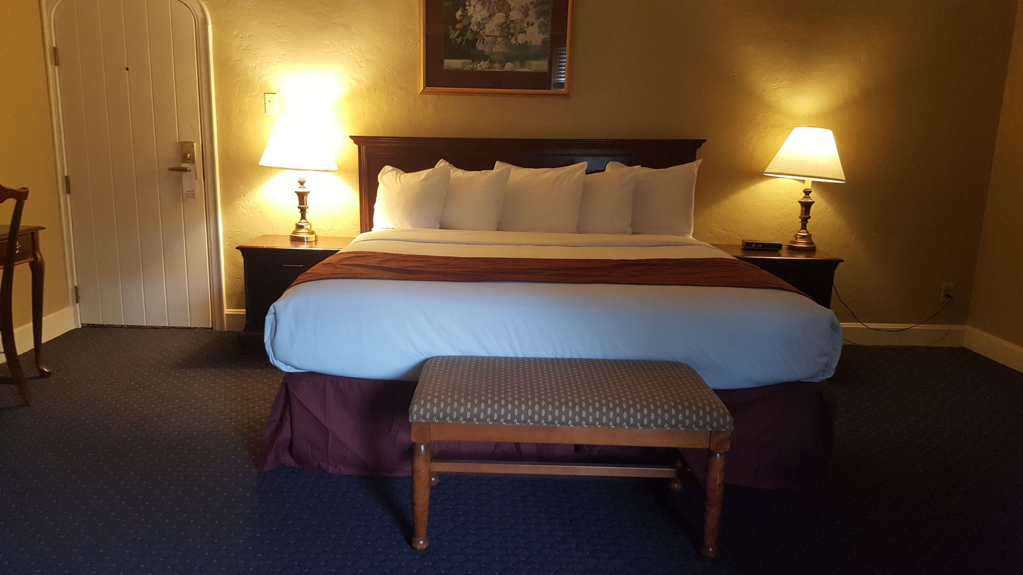 Фото Senate Luxury Suites