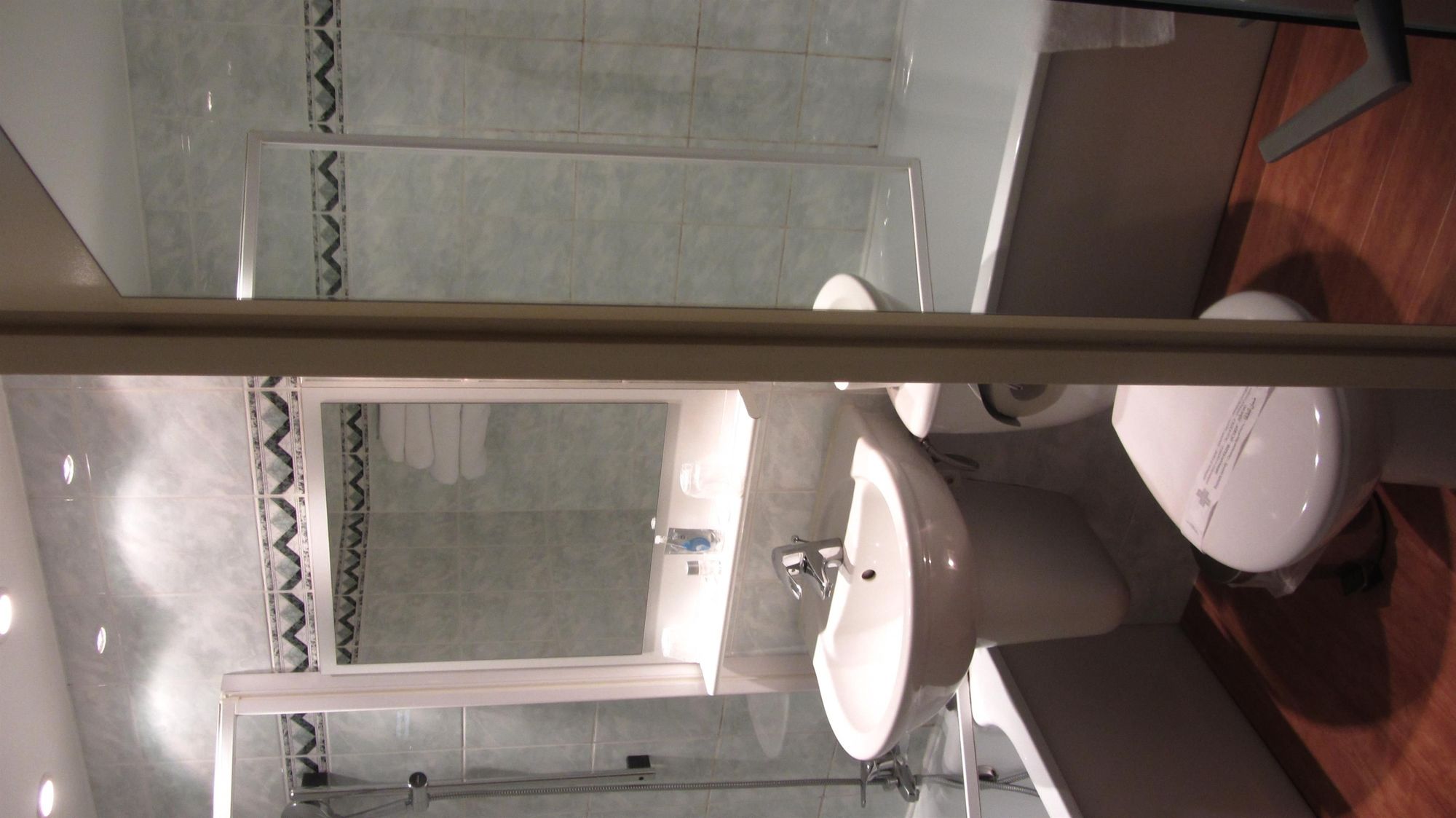 Фото Kyriad Nimes Ouest