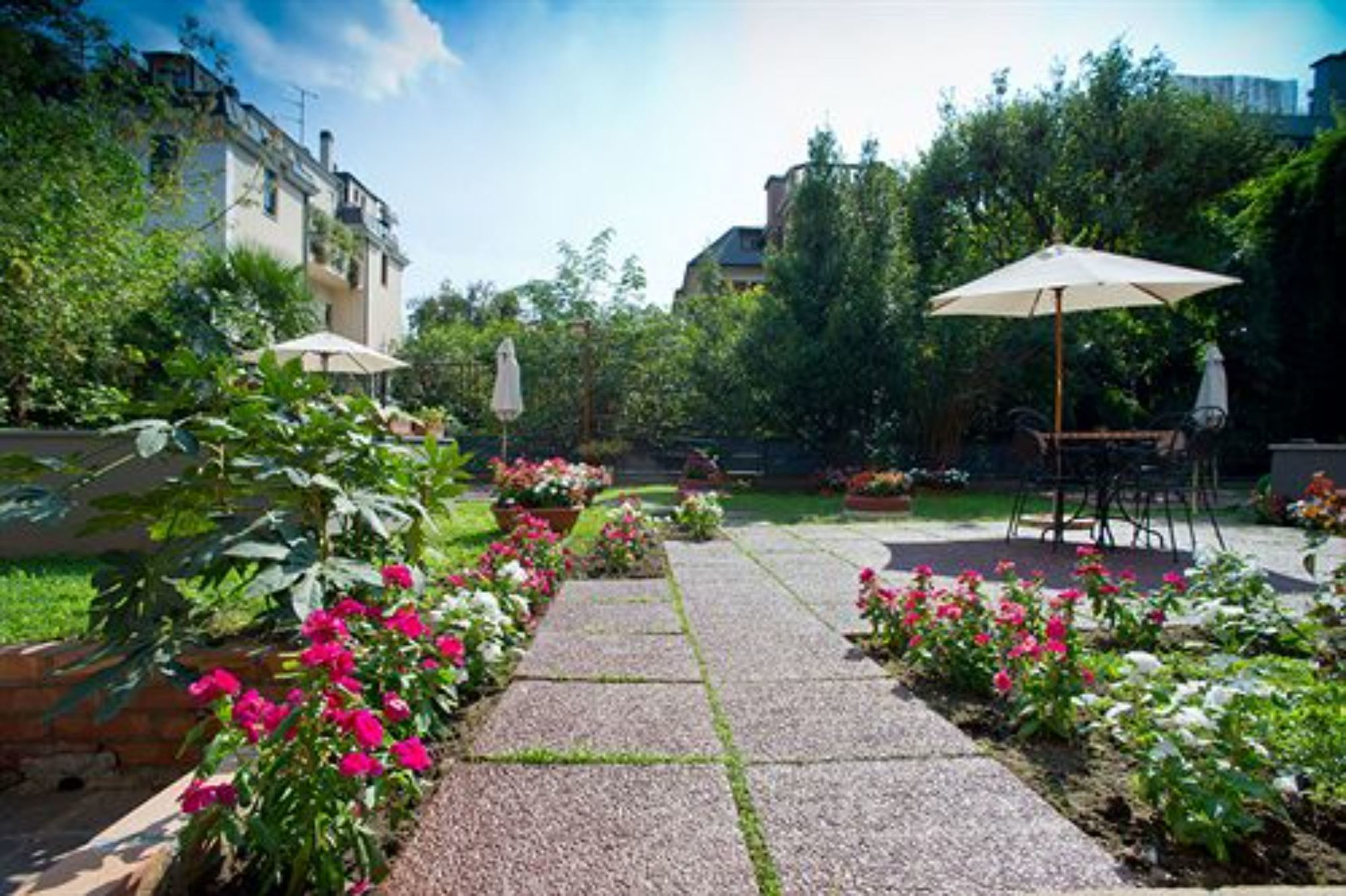 Фото отеля 2