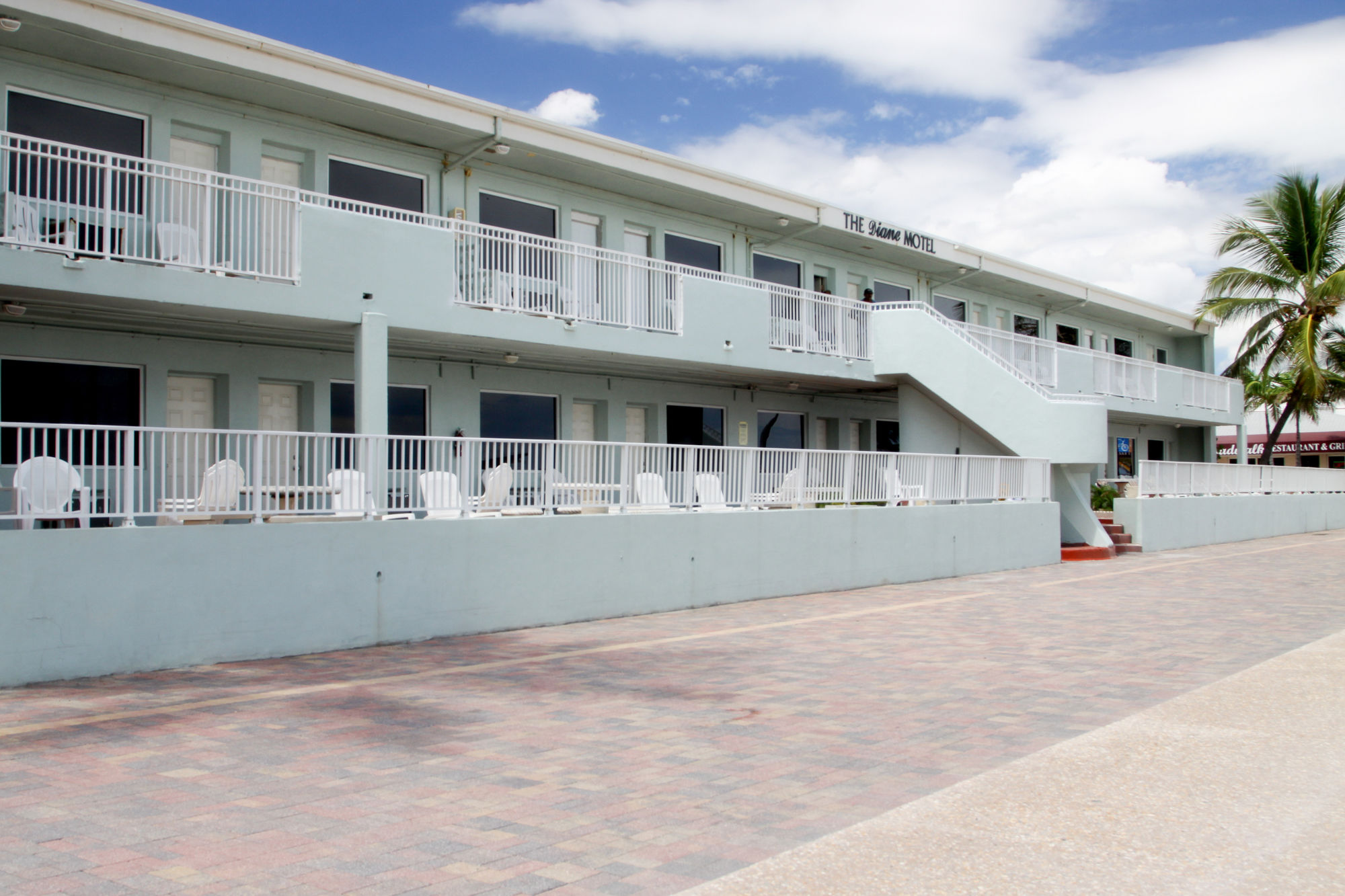 Фото The Diane Oceanfront Suites