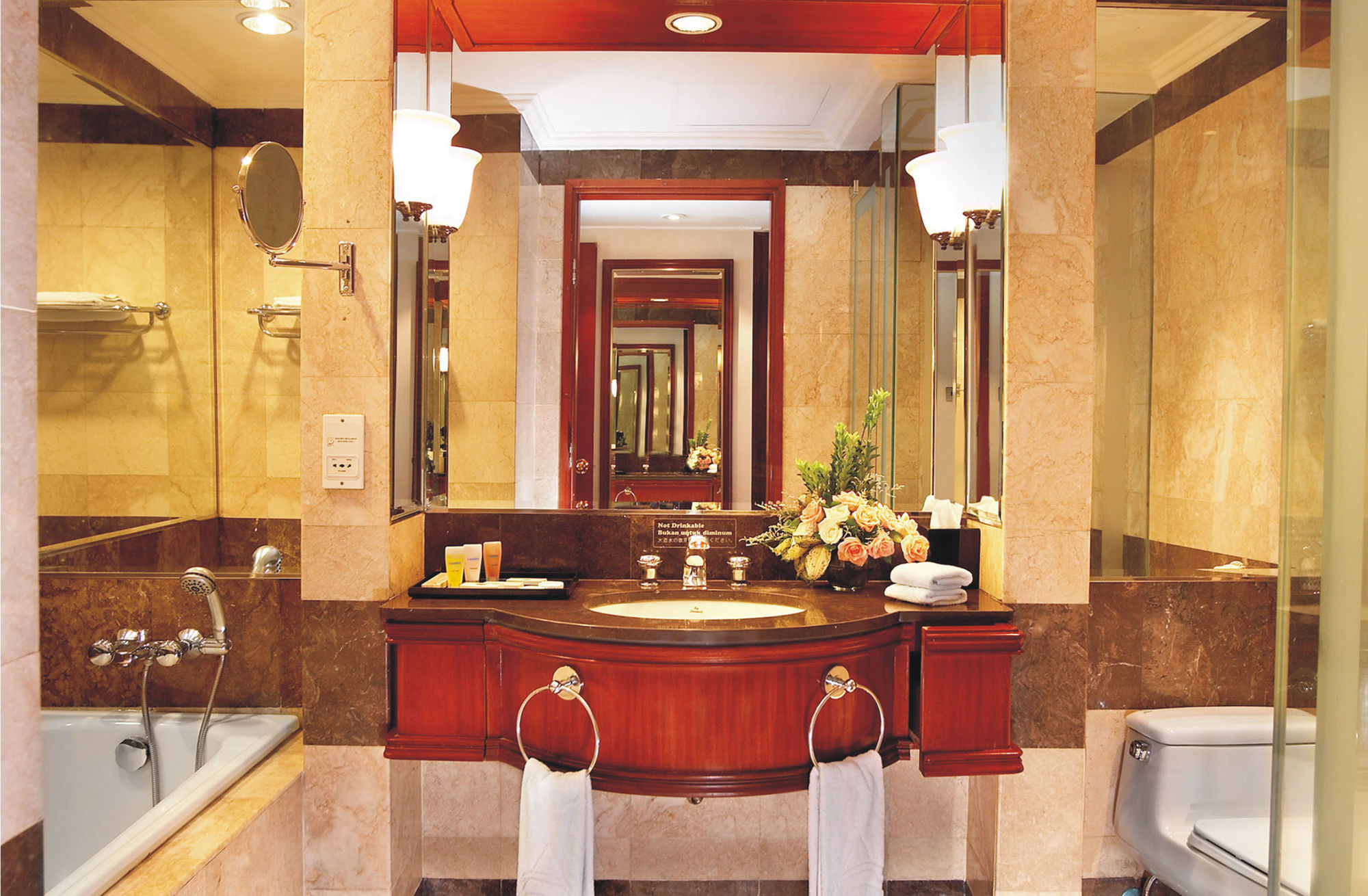 Фото Lumire Hotel and Convention Center