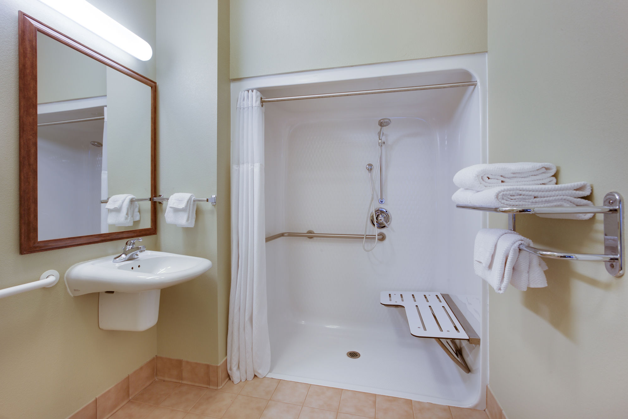 Фото Staybridge Suites Corning, an Ihg Hotel