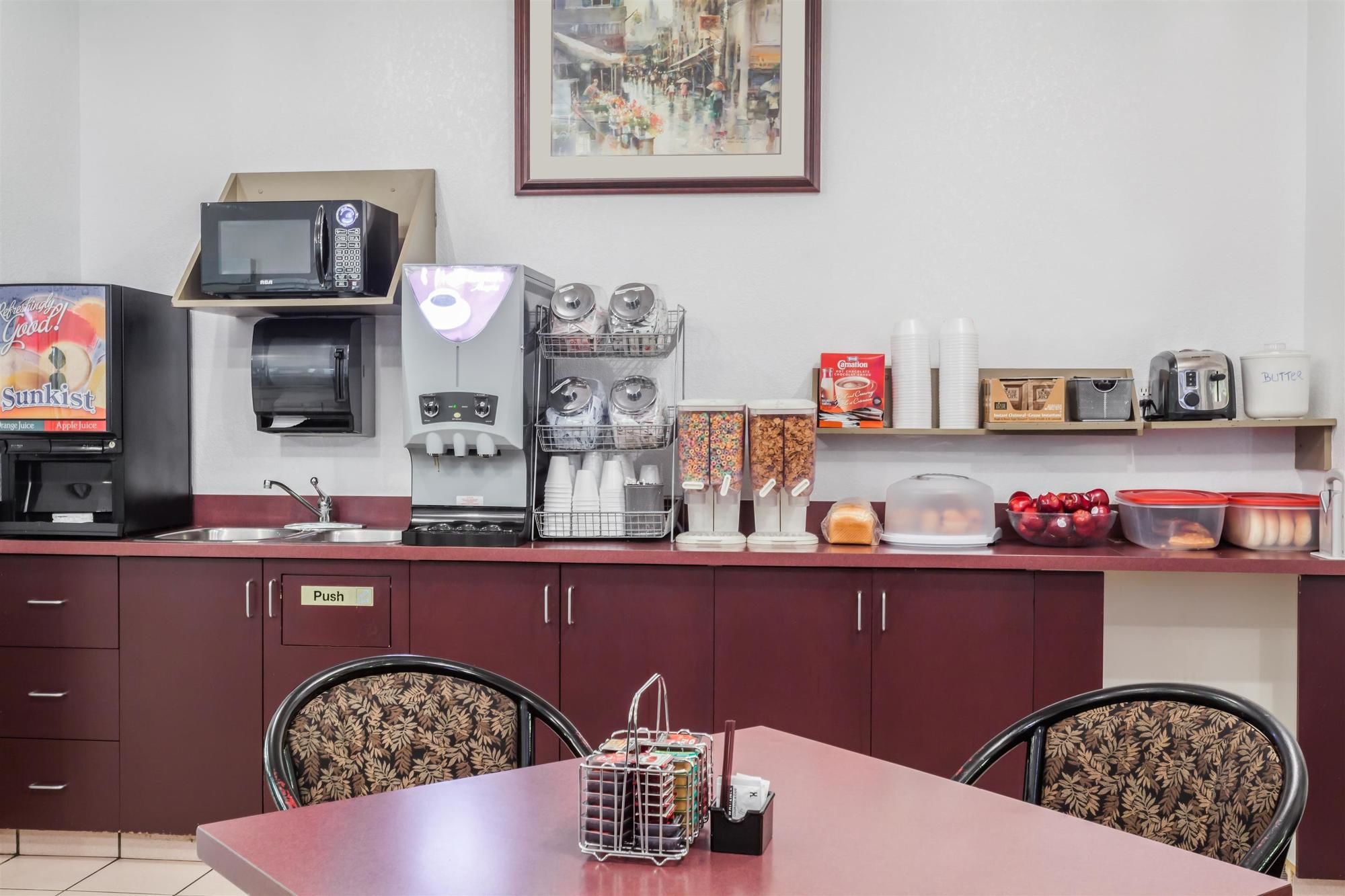 Фото Super 8 by Wyndham Hinton