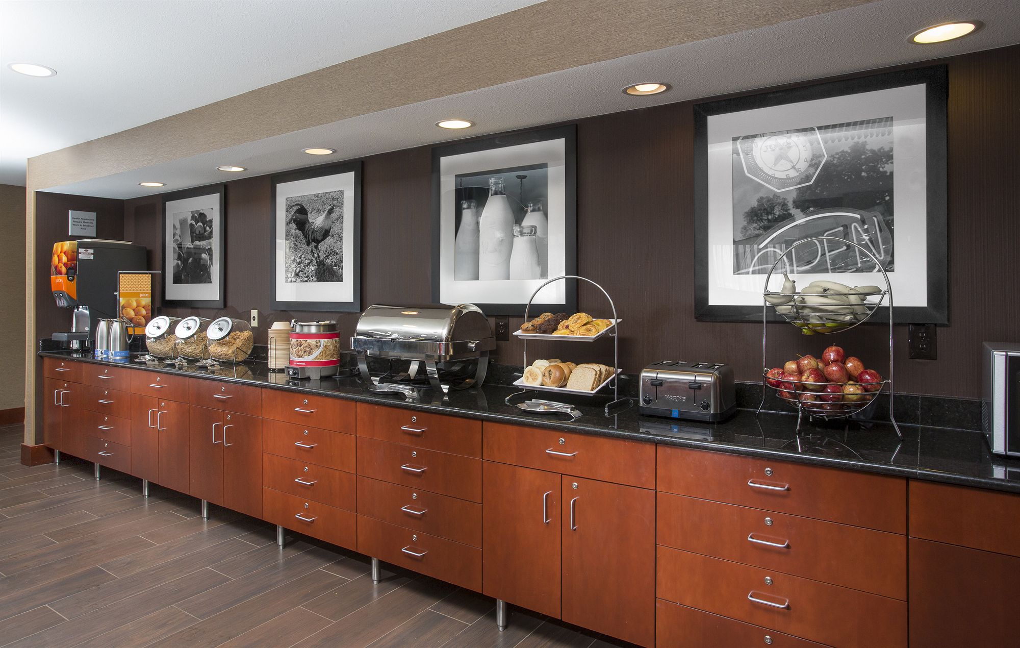 Фото Hampton Inn St. Joseph