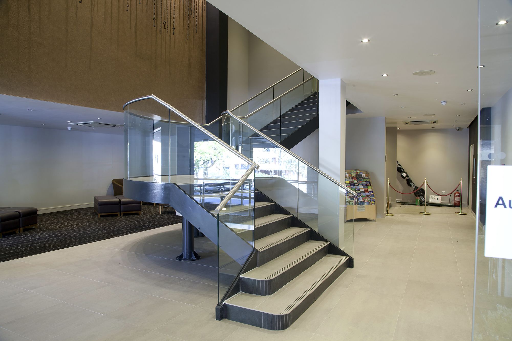 Фото DoubleTree by Hilton Bristol City Centre