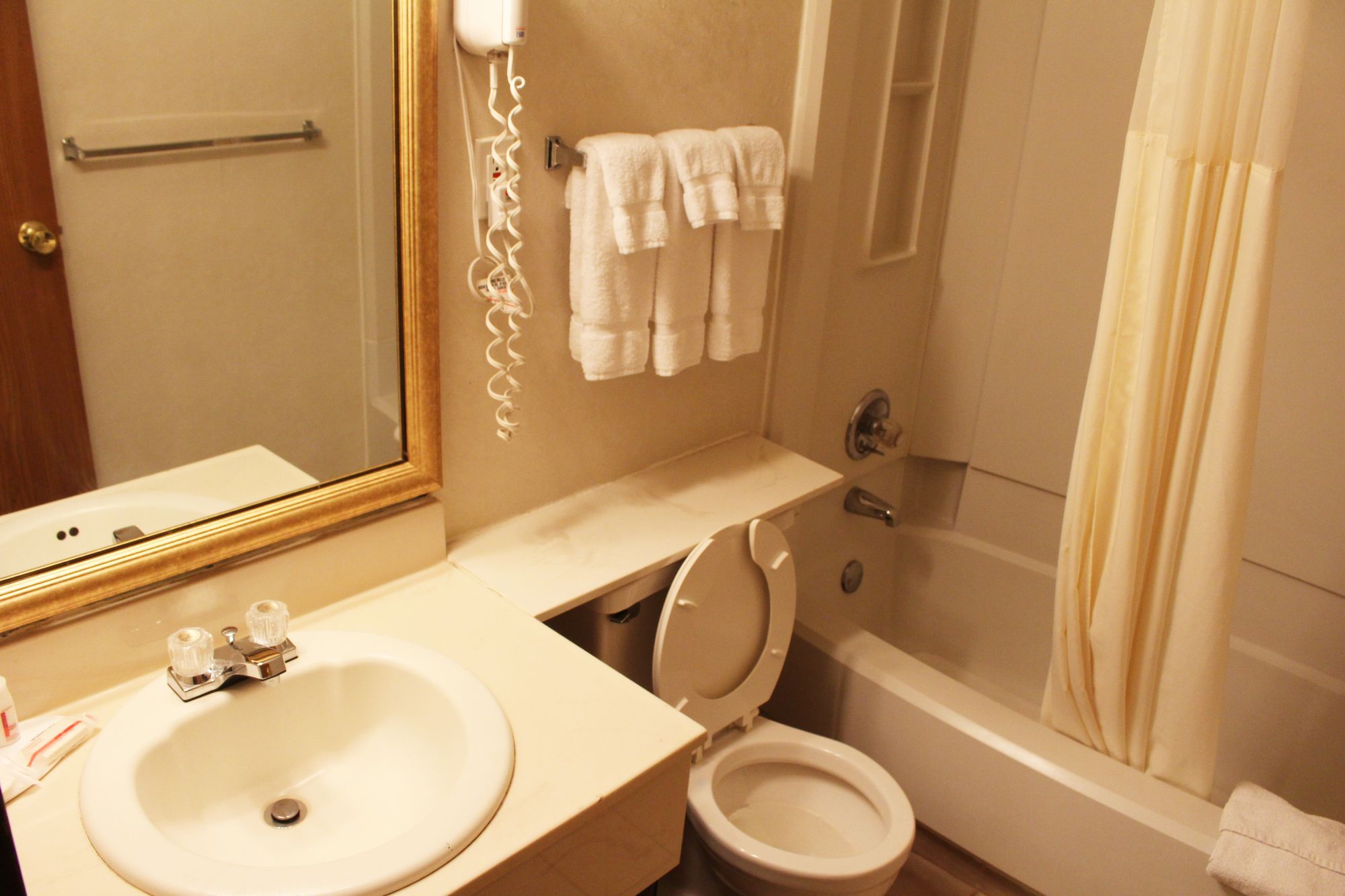 Фото Baymont by Wyndham Perrysburg