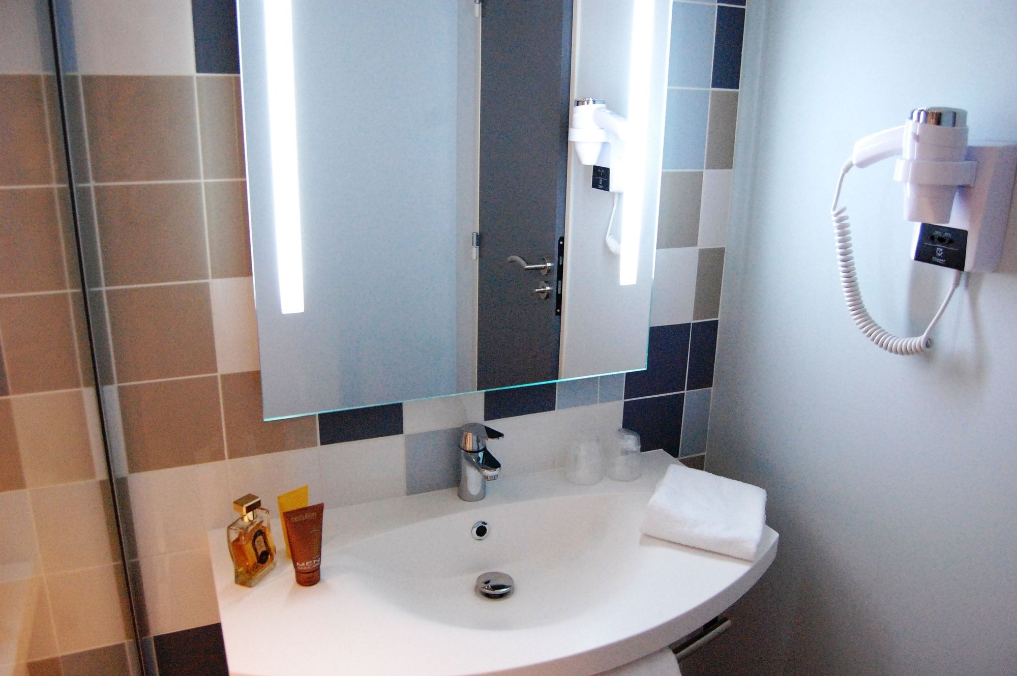 Фото ibis Styles Marseille Provence Aéroport