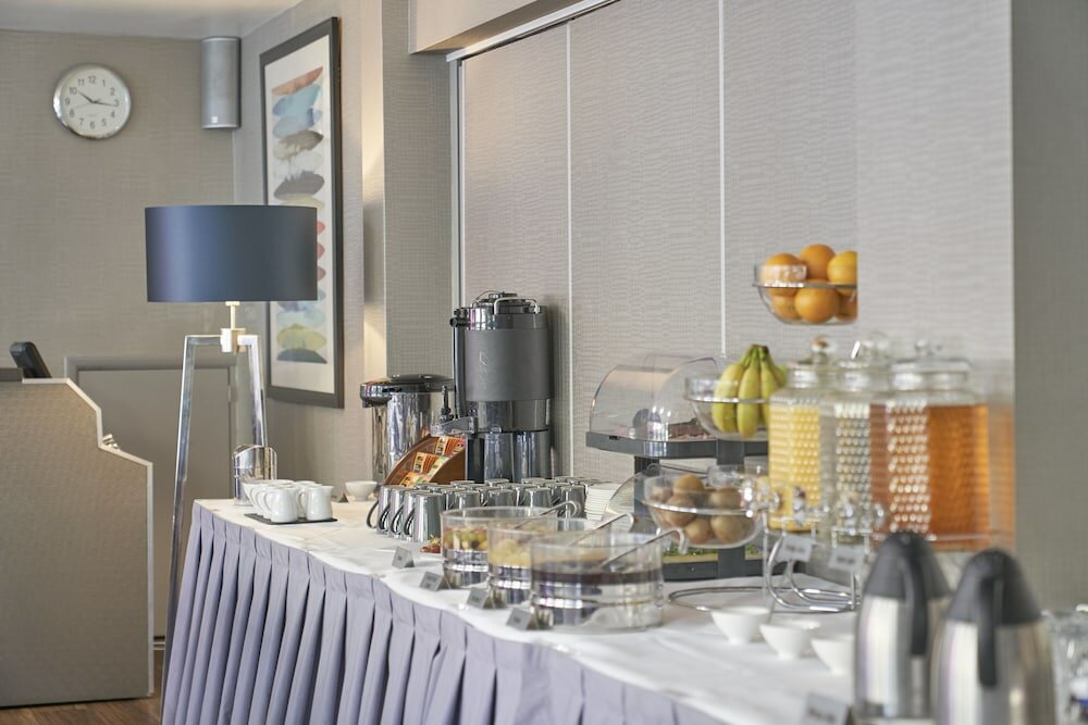 Фото Antoinette Hotel Wimbledon