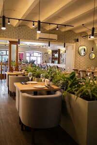 Syr. Vino&myaso (Lenina Street, 8) ، مطعم