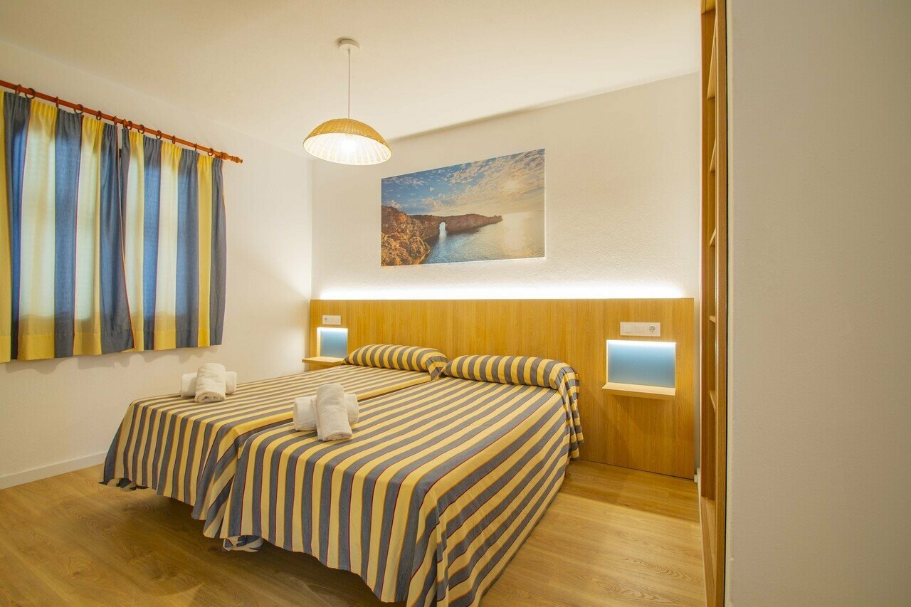 Фото Apartamentos Sol Y Mar Menorca