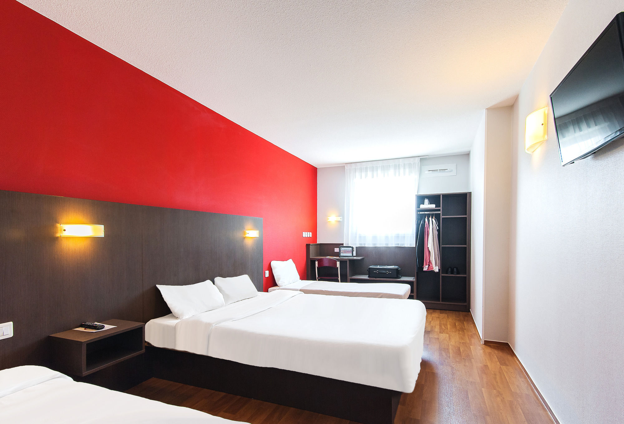 Фото B&b Hotel Pau Lescar