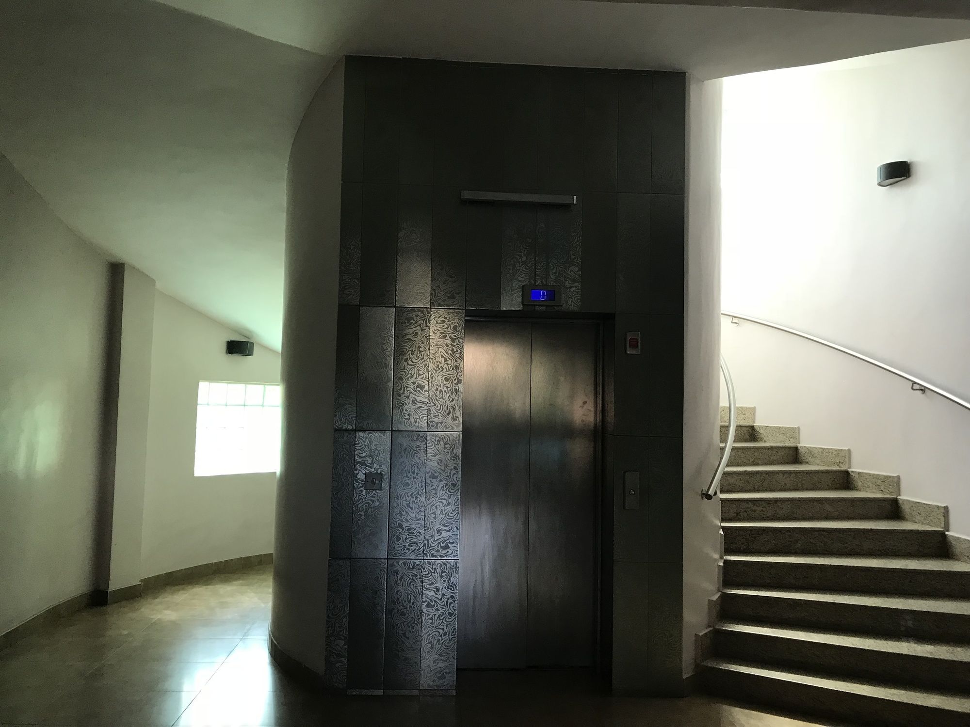 Фото Helena Court Apartments