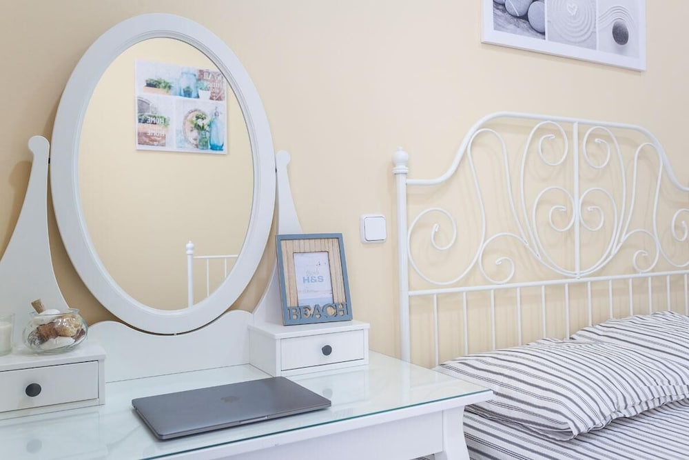 Фото Sunny Urban Apt. Historic District - Sol