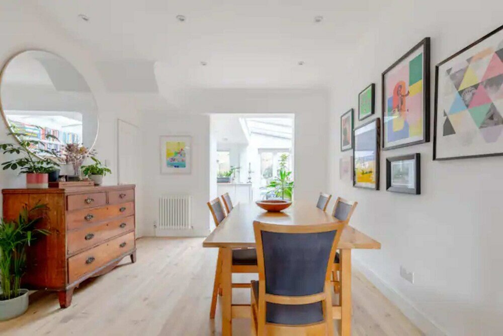 Фото Beautifully Designed 2bd House - by Queen's Park!