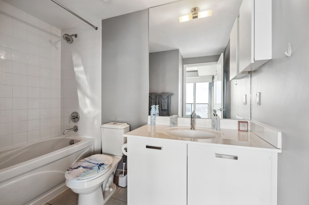 Фото Апарт-отель Globalstay Burano Condos in Downtown Toronto