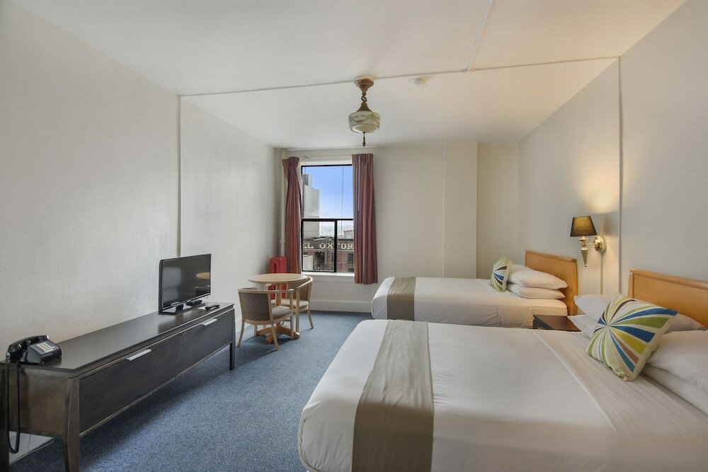 Фото The Moore Hotel