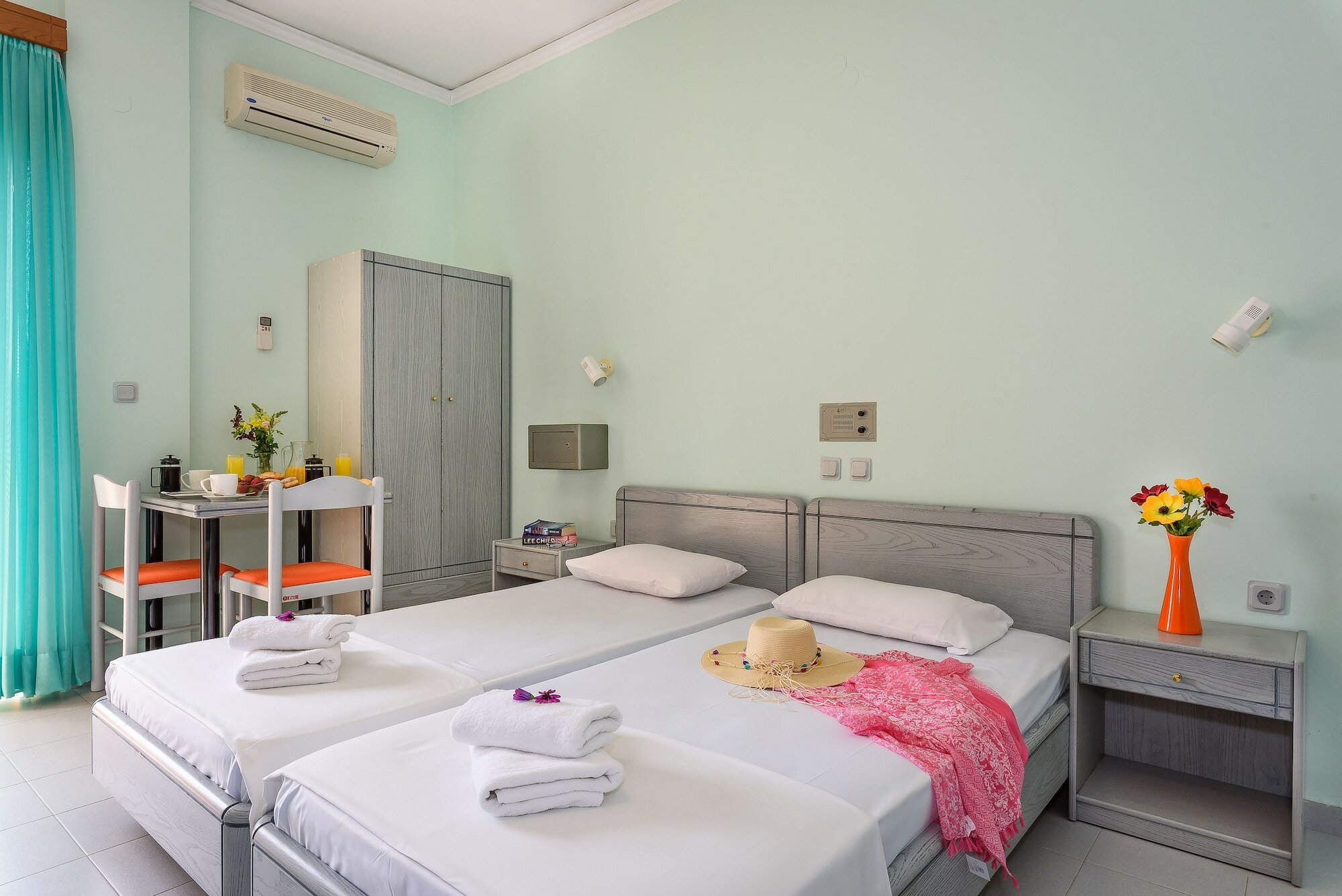 Фото Louladakis Apartments