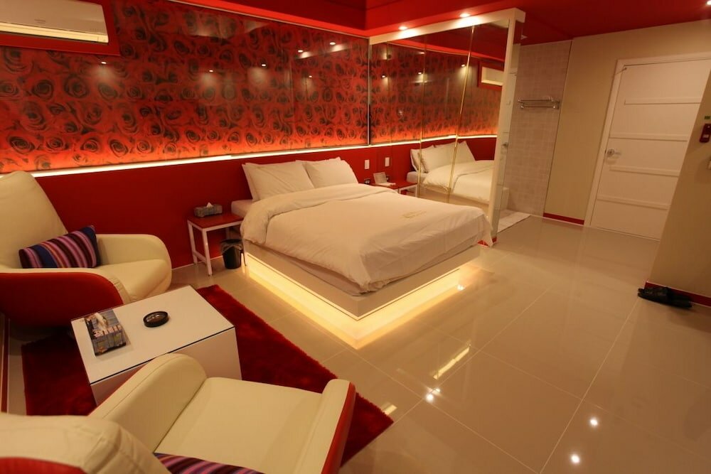 Фото S-Petite Hotel