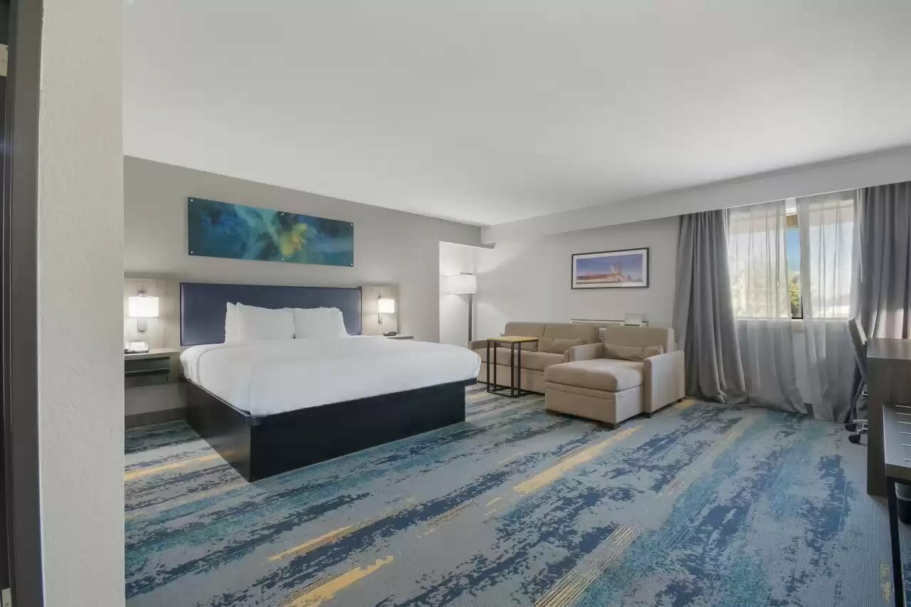 Фото Clarion Pointe Okc Airport