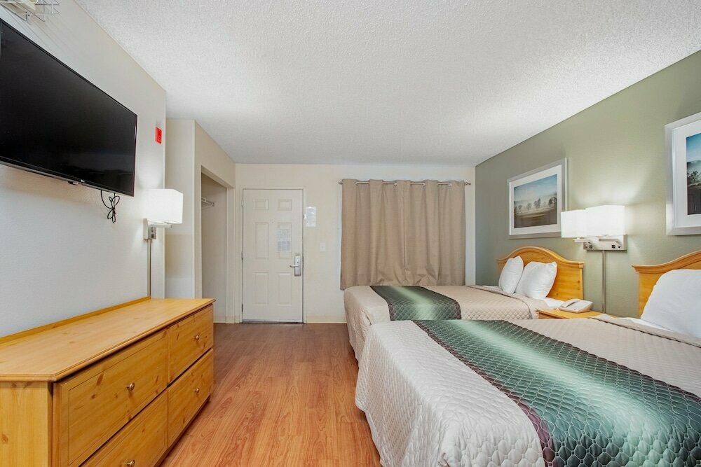 Hotel HomeTowne Studios by Red Roof Phoenix - Dunlap Ave, Phoenix, photo