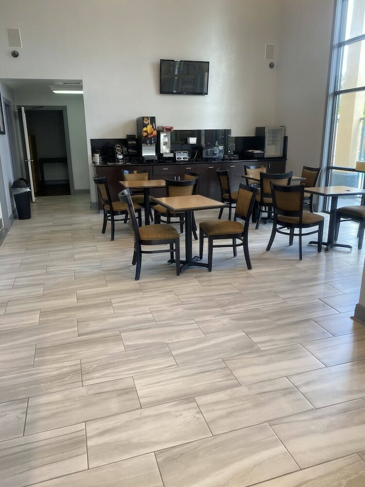 Фото SureStay Plus Hotel by Best Western Hammond