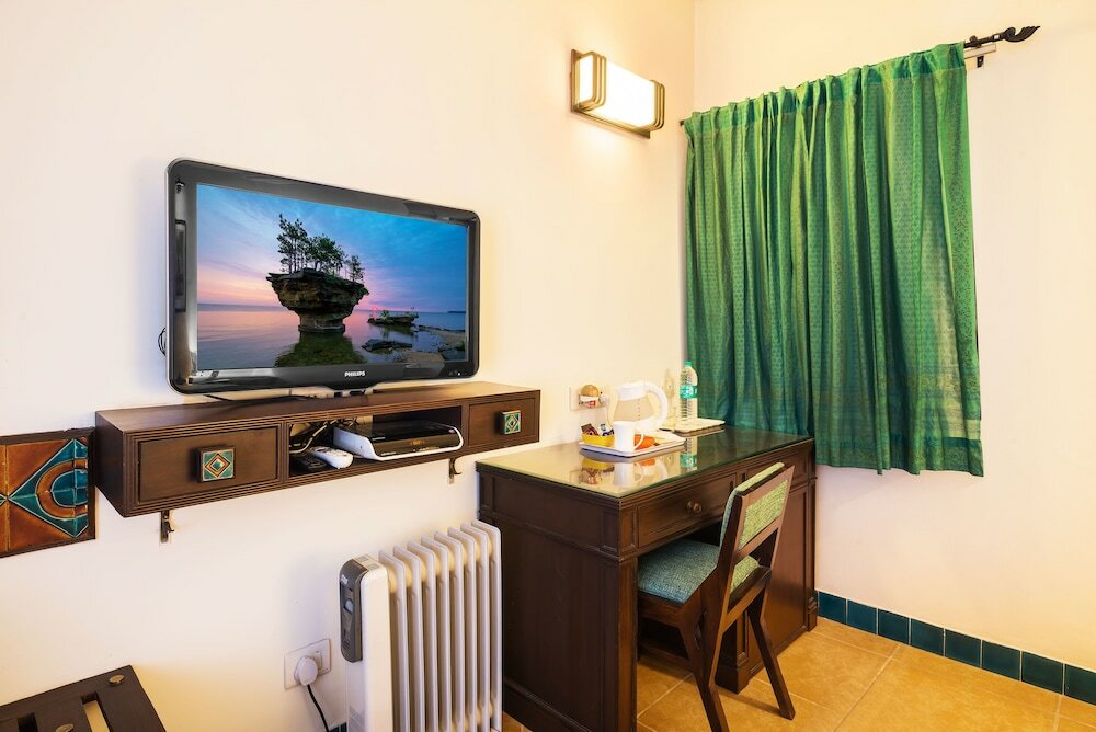 Фото Home@F37 Kailash Colony Metro