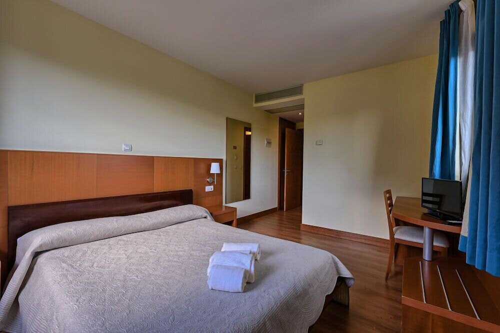 Фото Hotel Ibaigune