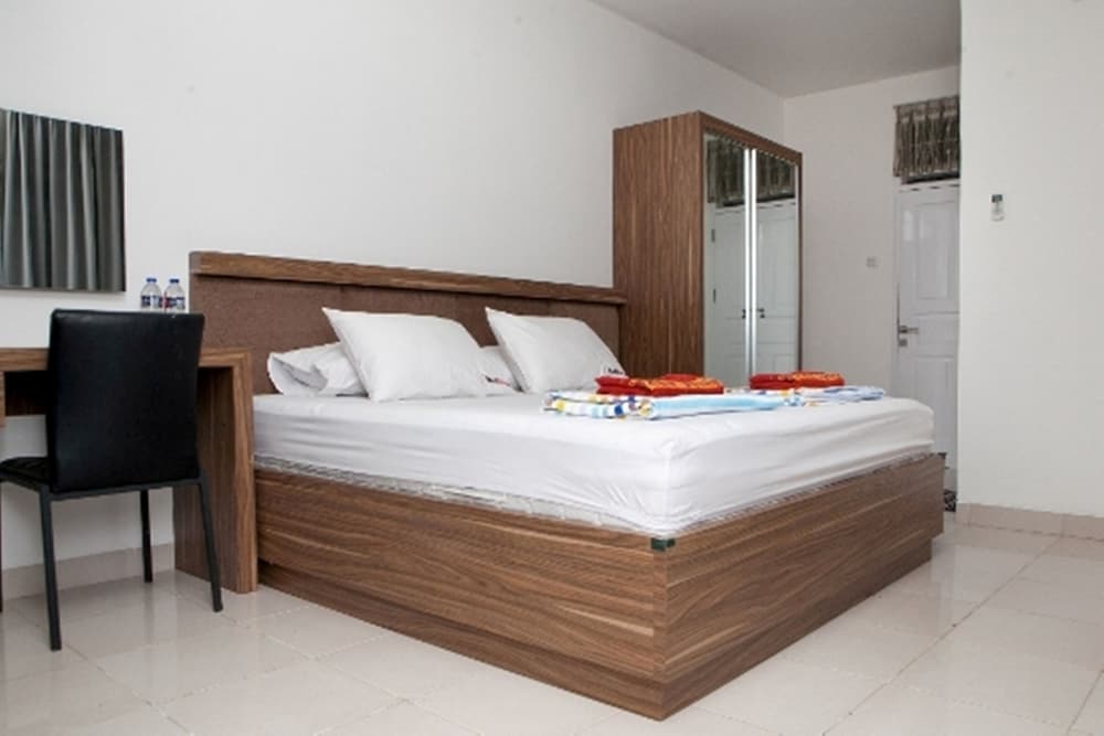 Фото RedDoorz Plus near Sukajadi 2