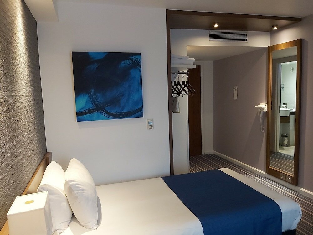 Фото Holiday Inn Express Windsor, an Ihg Hotel