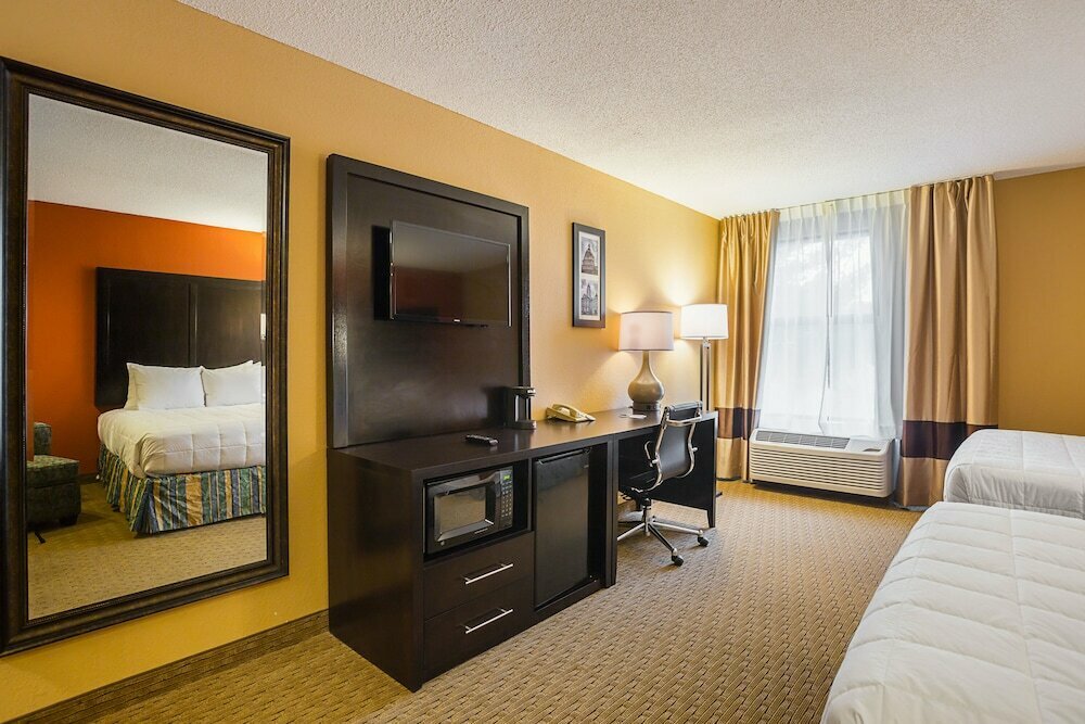 Hotel Clarion Inn & Suites, State of Indiana, photo