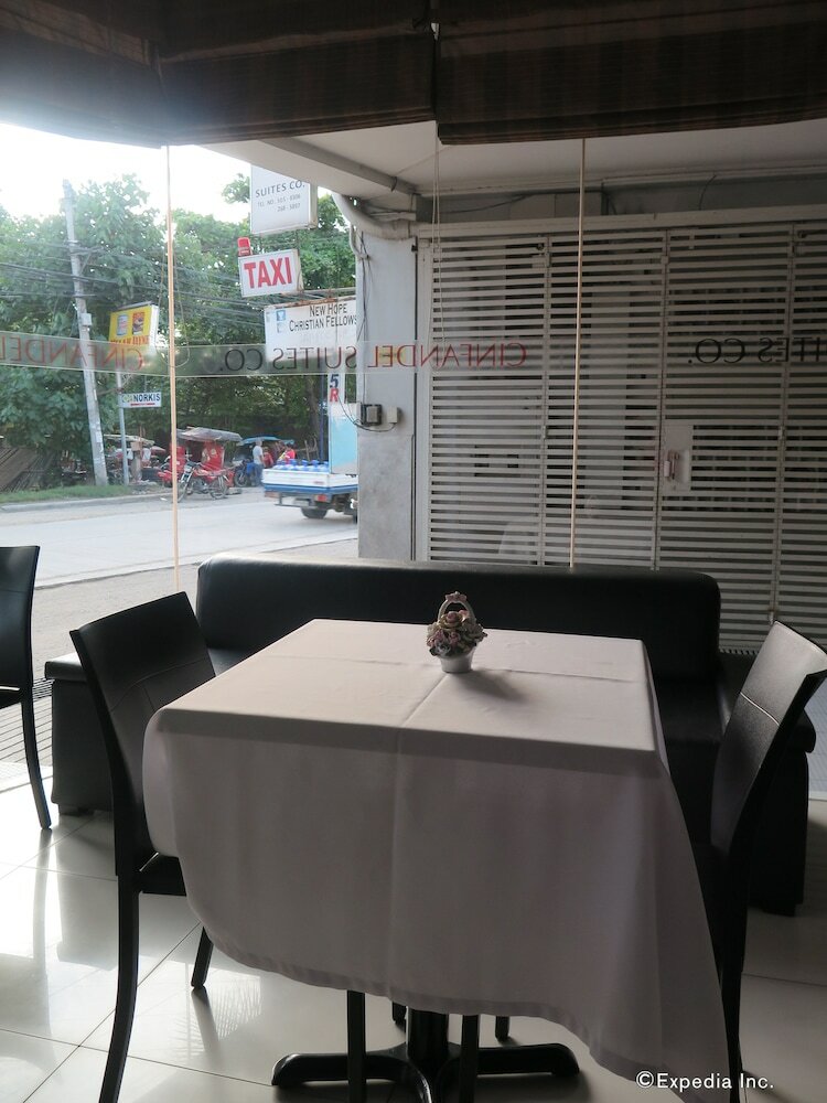 Фото Cinfandel Suites