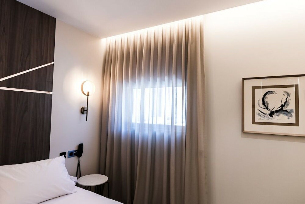 Фото Ansares Hotel