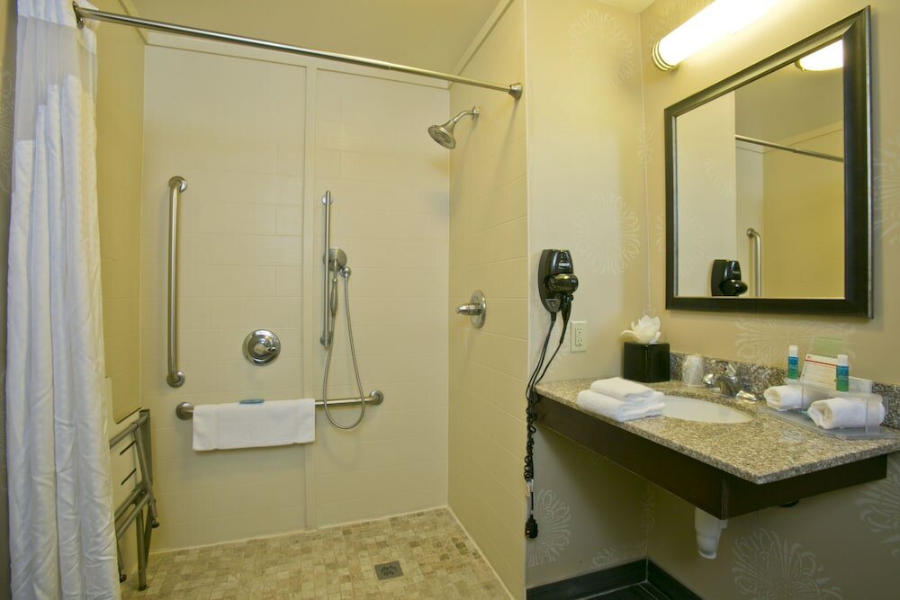 Фото Holiday Inn Express Hotel & Suites Brookhaven, an Ihg Hotel