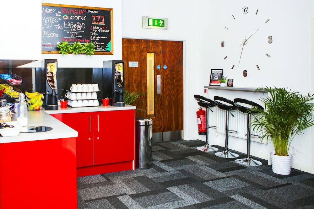 Фото Ramada by Wyndham Belfast City Centre