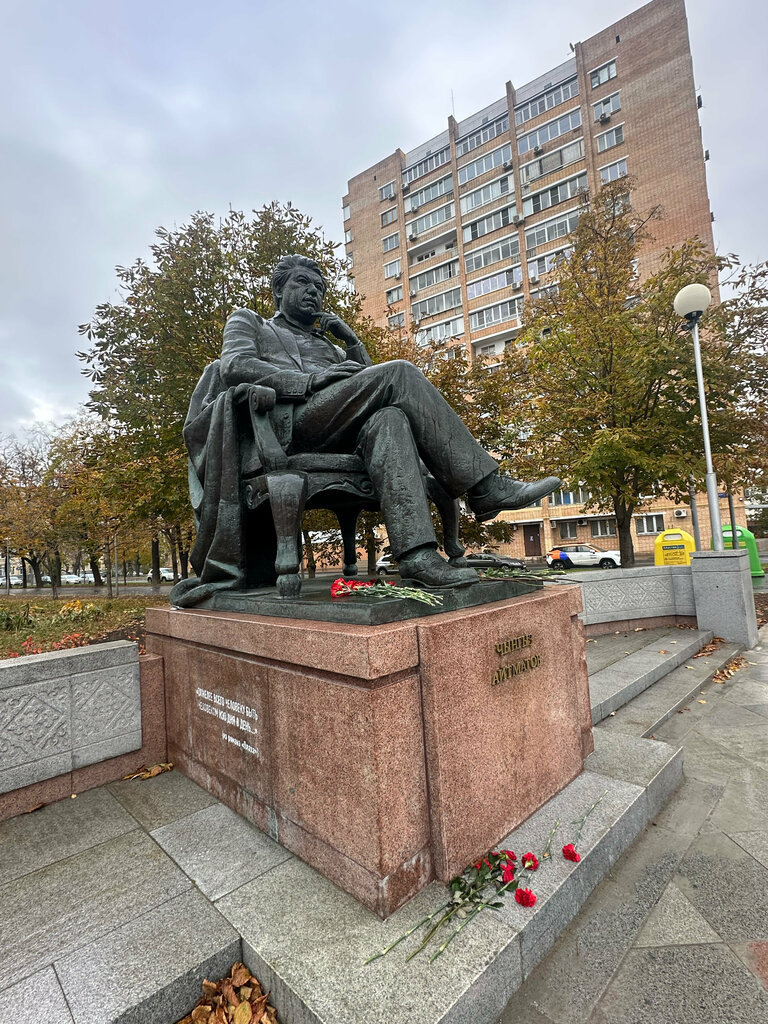 Monument, memorial Ч.Т. Айтматов, Moscow, photo