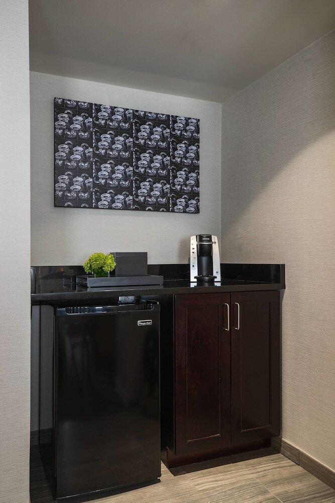 Фото Renaissance Des Moines Savery Hotel