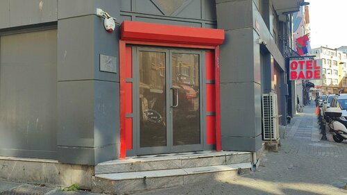 Жалаңаш қыздар душта бірін-бірі сабындырады