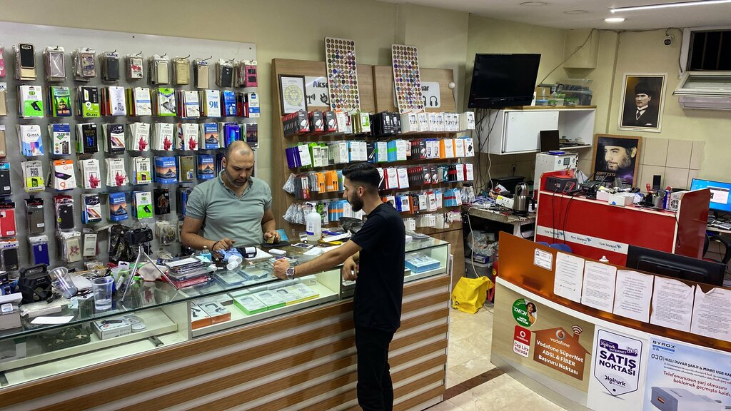 Mobile phone store Onur Communication, Izmir, photo