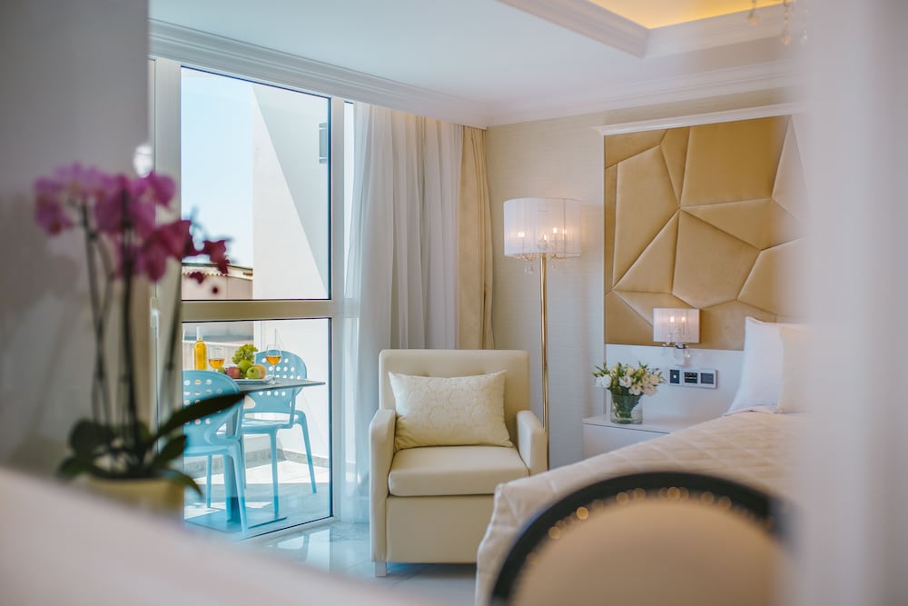 Фото Qbic City Hotel